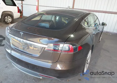 2013 Tesla Model S z USA, uszkodzony, nr VIN 5YJSA1DN6DFP06074